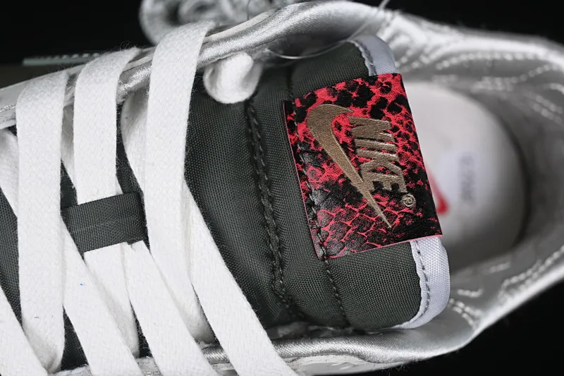 All Categories Nk SB Dunk Series Nk SB Dunk Low Low-top sneakers Nk SB Dunk Low "Year Of Snake" Year of the Snake limited low-top casual sneakers HV5980-231